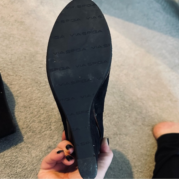 Via Spiga worn 3-4 times. Check the soles.. show no wear!Beautiful suedeNo scuff - Picture 6 of 6